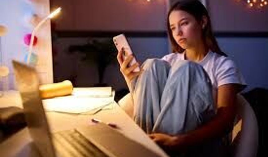 ‘Dijital baskı gençleri yalnızlığa sürüklüyor’