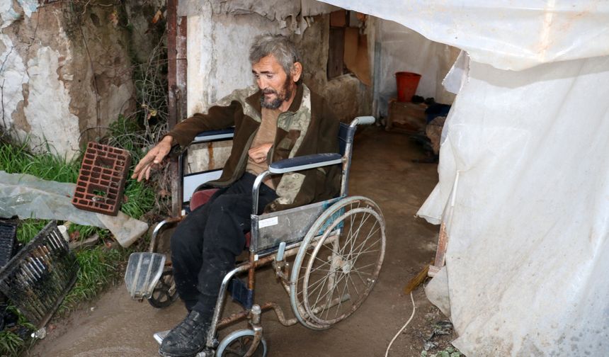 Muşambayla çevrili alanda yaşam mücadelesi veren engelli, hastaneye yatırıldı