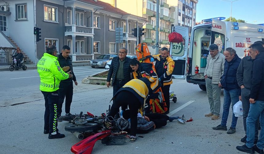 Burdur'da motosiklet ile otomobil çarpıştı: 1 yaralı
