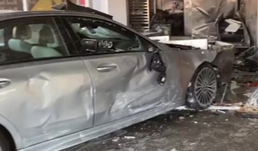 ABD’nin Los Angeles şehrinde binek araç markete daldı: 3 ölü 6 yaralı