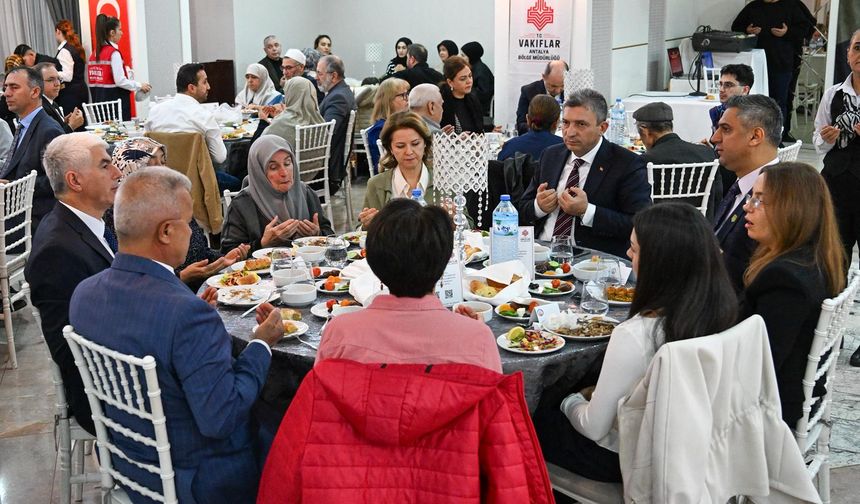 ‘Şehit aileleri ve gaziler bu milletin onurudur’