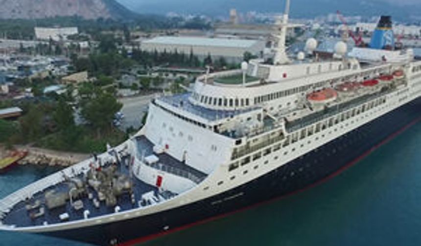 Antalya Limanı’nda yeni dönem: Dev kruvaziyerler yanaşmaya başladı