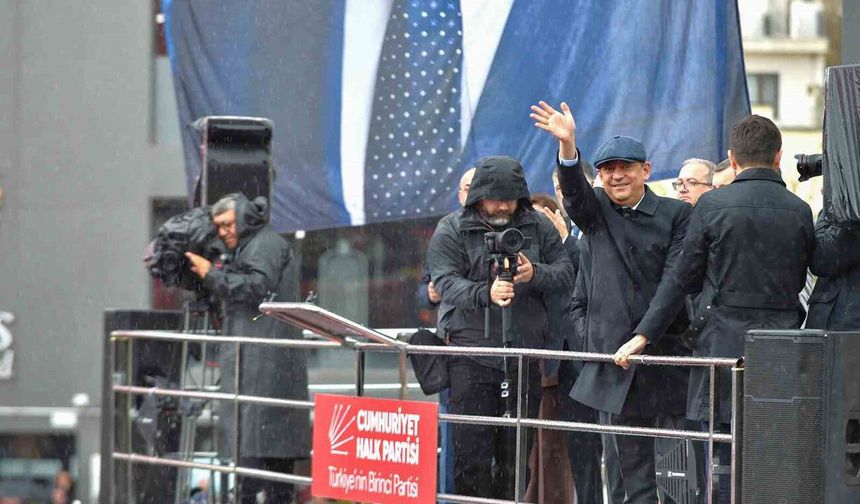 CHP Genel Başkanı Özel: Milletimden utandım, özür diyorum