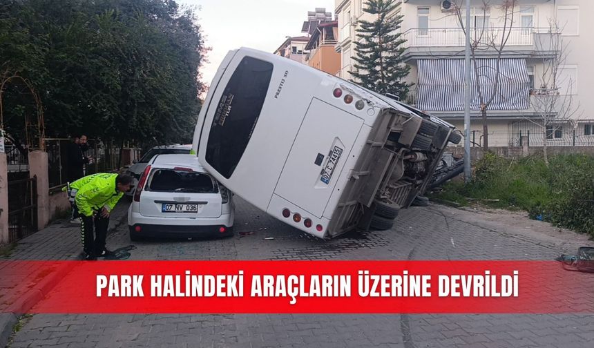 Park halindeki araçların üzerine devrildi