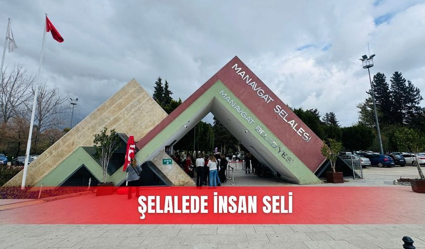 Şelalede insan seli