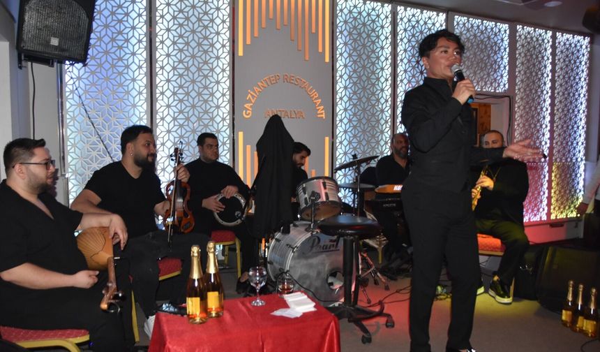 Elnur, Gaziantep Restaurant’ta devleşti