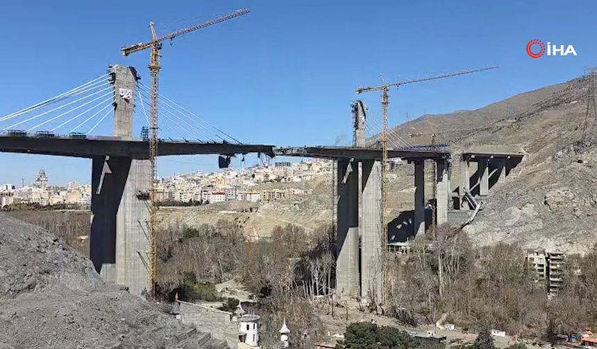 İran'ın en yüksek köprüsünde oluşan hasar görüntülendi