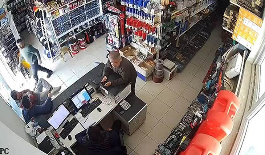 Demre'de deprem anı kamerada