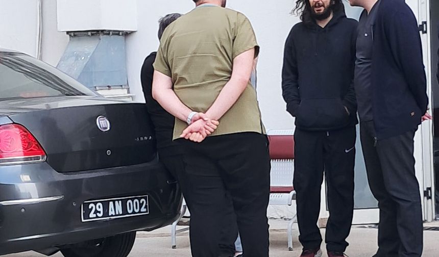 Doktor çift ve çocuklarının bulunduğu otomobil, TIR ile çarpıştı: 1 ölü, 3 yaralı