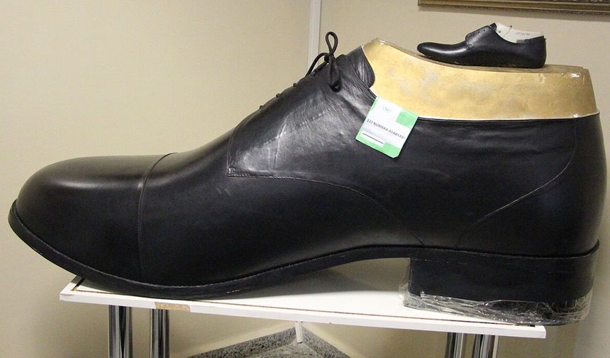 Türkiye’nin en büyük giyilebilir ayakkabısı üretildi: Tam 222 numara