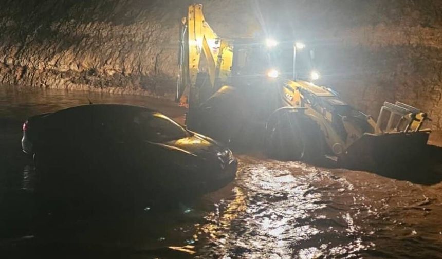 Gercüş’te heyelan: Mahsur kalan vatandaşlar kurtarıldı