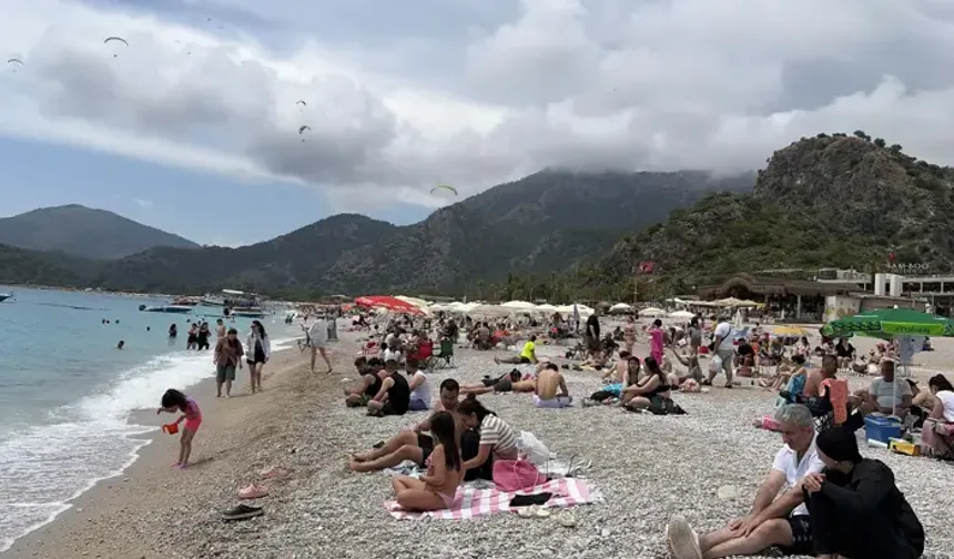 Ölüdeniz’de bayram yoğunluğu