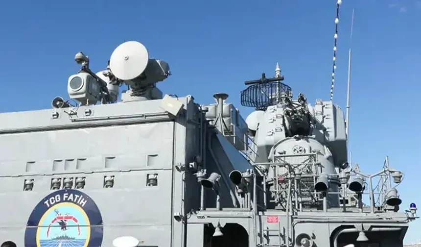 TCG Fatih, Sarayburnu Limanı'nda ziyarete açıldı