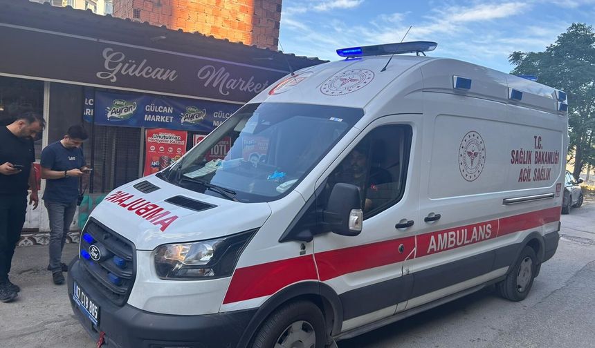 Evinden çıktığı sırada bıçaklandı