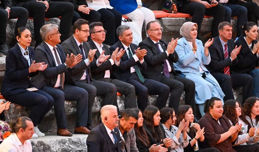 Aspendos'ta 'Kökten Geleceğe Maarif Yolcuları' konseri