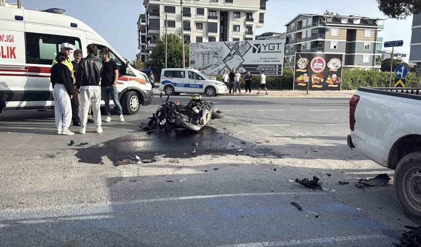 Kamyonetle çarpışan motosikletli ağır yaralandı