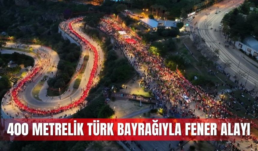 Antalya'da 400 metrelik Türk bayrağıyla fener alayı