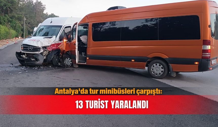 Antalya'da tur minibüsleri çarpıştı: 13 turist yaralandı