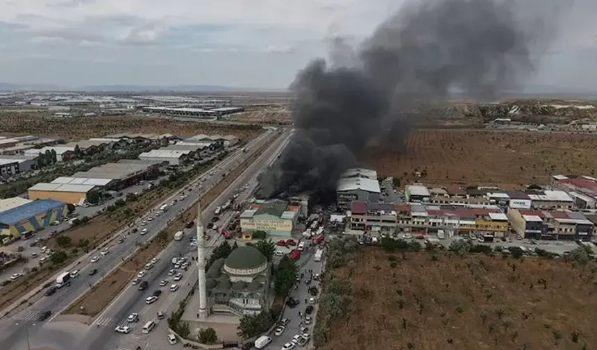 Konya'da yatak fabrikasında yangın; 1 itfaiye eri şehit oldu