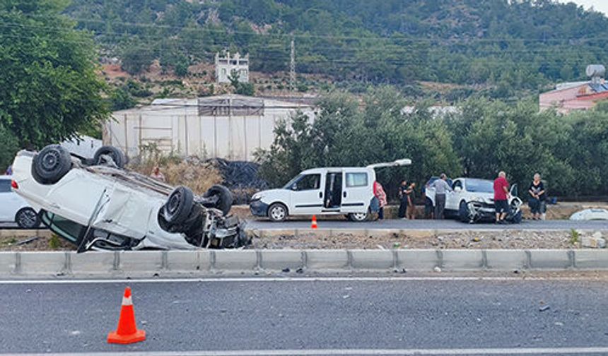 Mersin'de otomobil takla attı