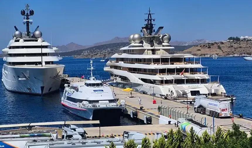 Bodrum'a demir atan iki lüks yat, toplam 615 ton yakıt aldı