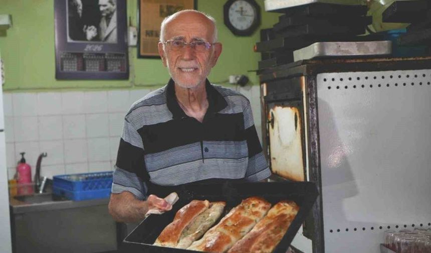81 yaşında, 69 yıldır aynı tezgâhın başında: 'Hayata yeniden başlasam yine börekçi olurdum'