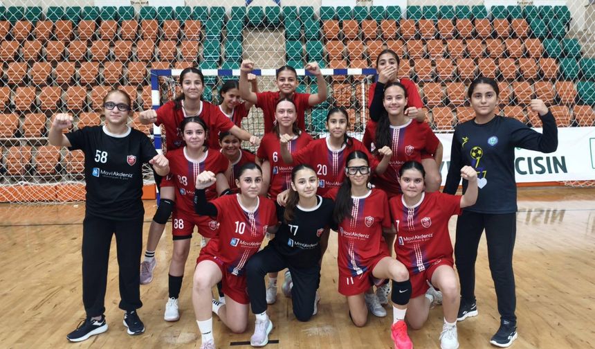 Kepez'in minik sultanları namağlup Türkiye Şampiyonu