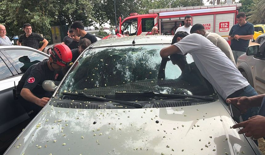 Otomobilde kilitli kalan 1 yaşındaki Firuz'u itfaiye kurtardı