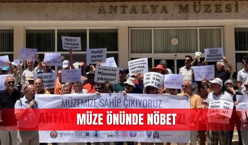 Müze önünde nöbet