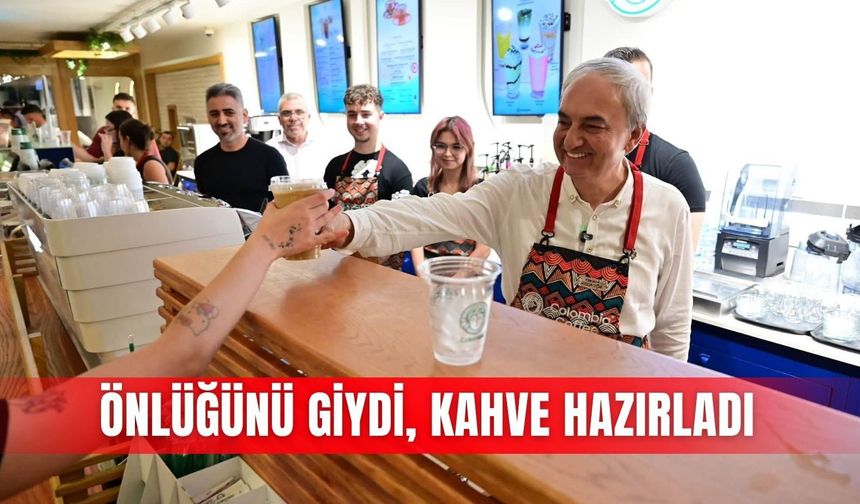 Önlüğünü giydi, kahve hazırladı