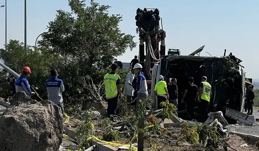 Kayseri’de yolcu otobüsü devrildi; 1 ölü, 23 yaralı