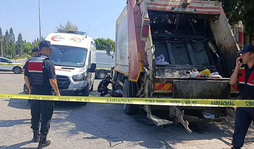 Çöp kamyonunun altında kalarak hayatını kaybetti