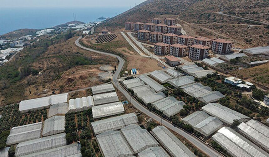 Aydıncık’ta bozulan yol yenilendi, ulaşım rahatladı