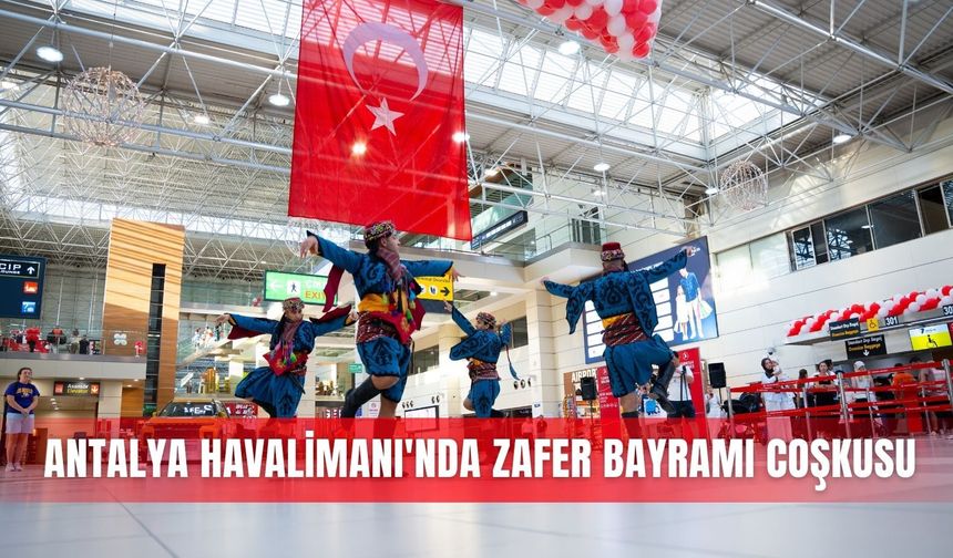 Antalya Havalimanı'nda Zafer Bayramı coşkusu