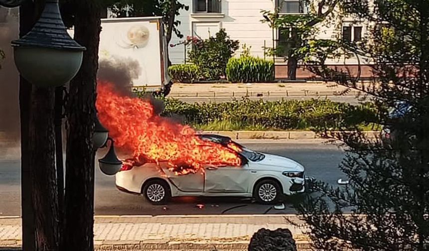 Seyir halindeyken alev alev yandı