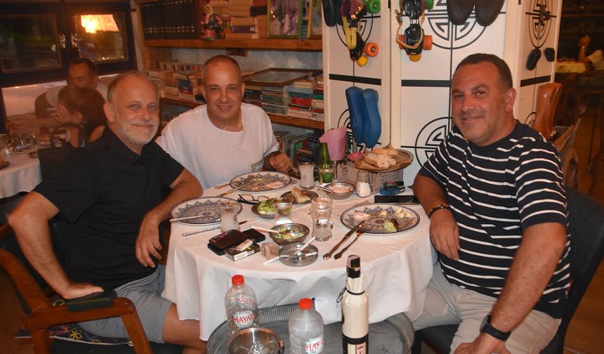 Dostlar İnkilap'ta