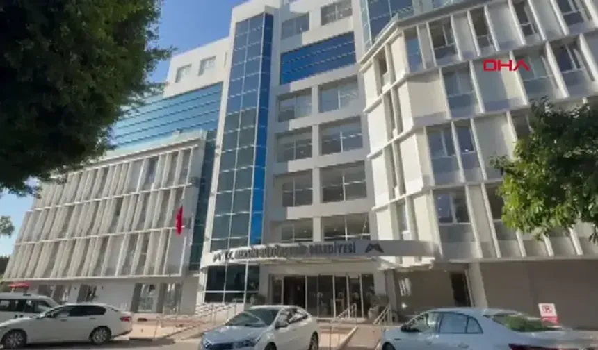 Mersin'de Büyükşehir ve 2 ilçe belediyesine operasyon; Vahap Seçer dahil, 59 gözaltı