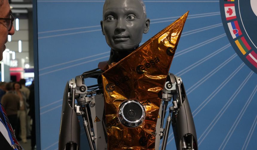 Robot AMECA ilk kez ziyaretçilerin karşısına çıktı