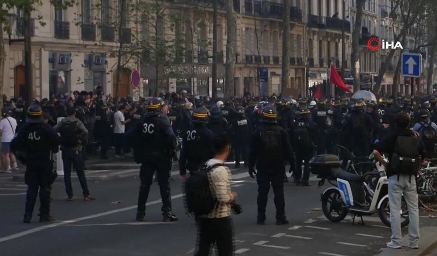 Paris’teki lise eylemlerinde yüz binlerce kişi sokağa döküldü